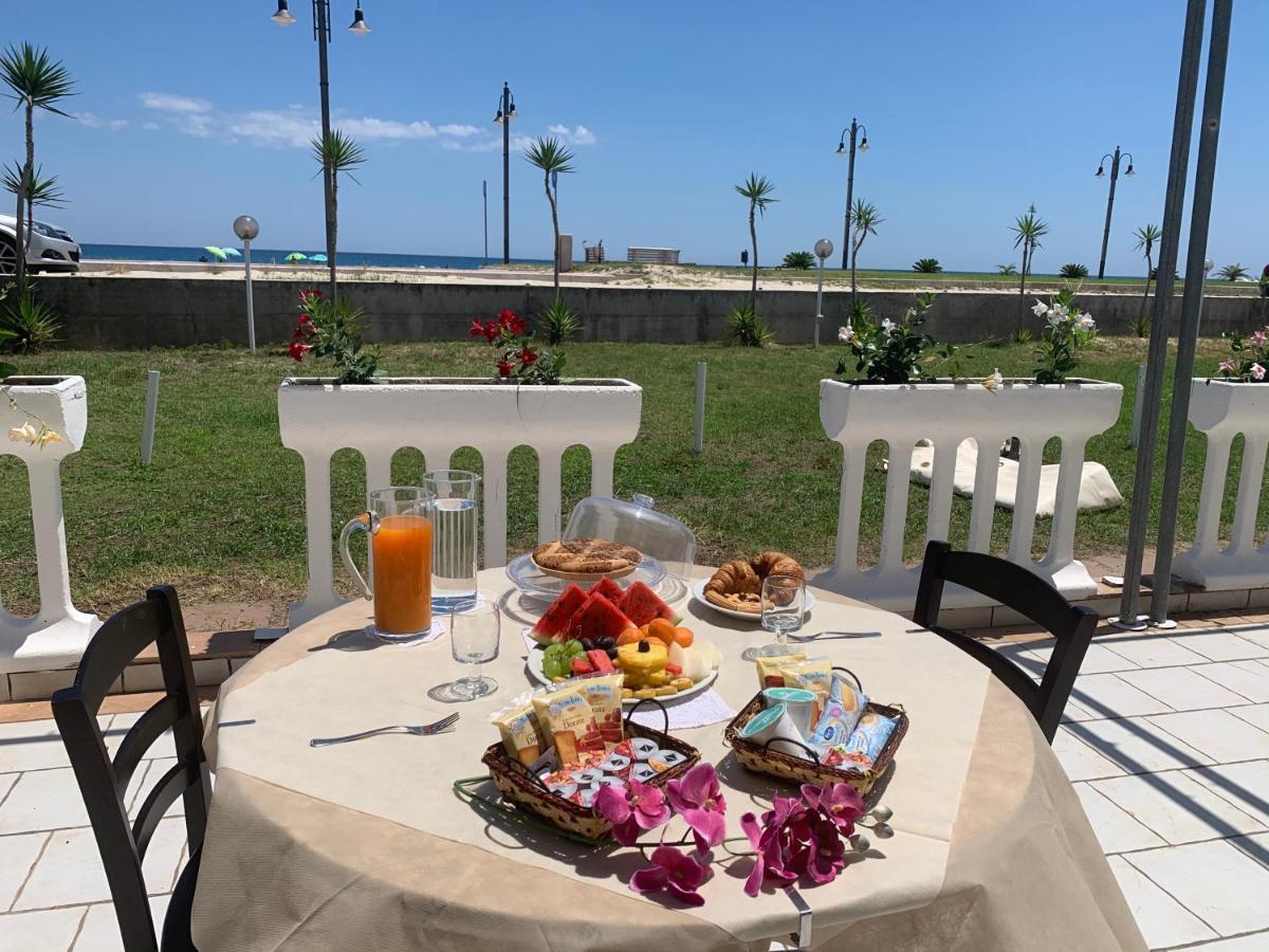 Hotel Rivabella Davoli Εξωτερικό φωτογραφία