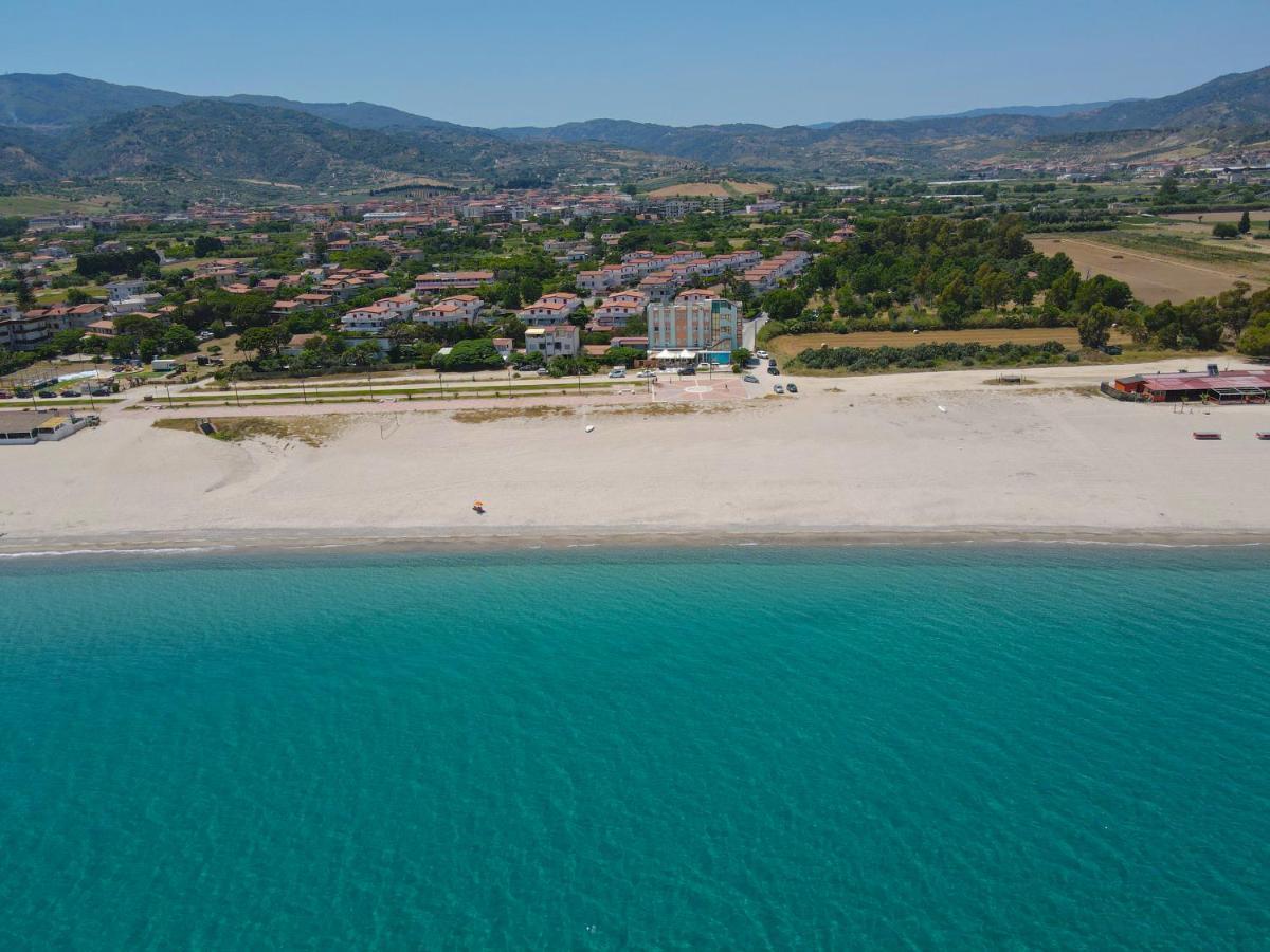Hotel Rivabella Davoli Εξωτερικό φωτογραφία