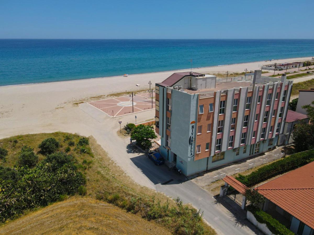 Hotel Rivabella Davoli Εξωτερικό φωτογραφία