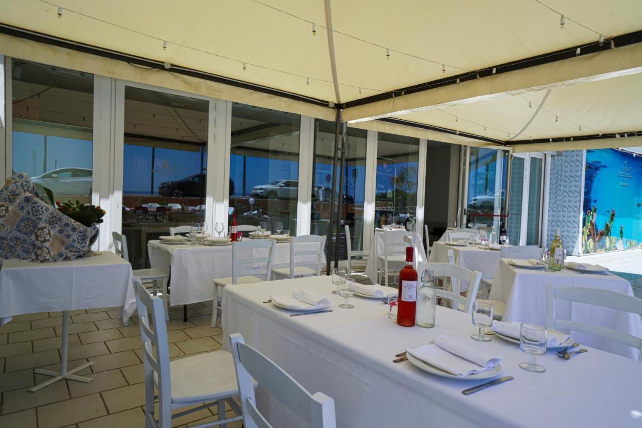 Hotel Rivabella Davoli Εξωτερικό φωτογραφία