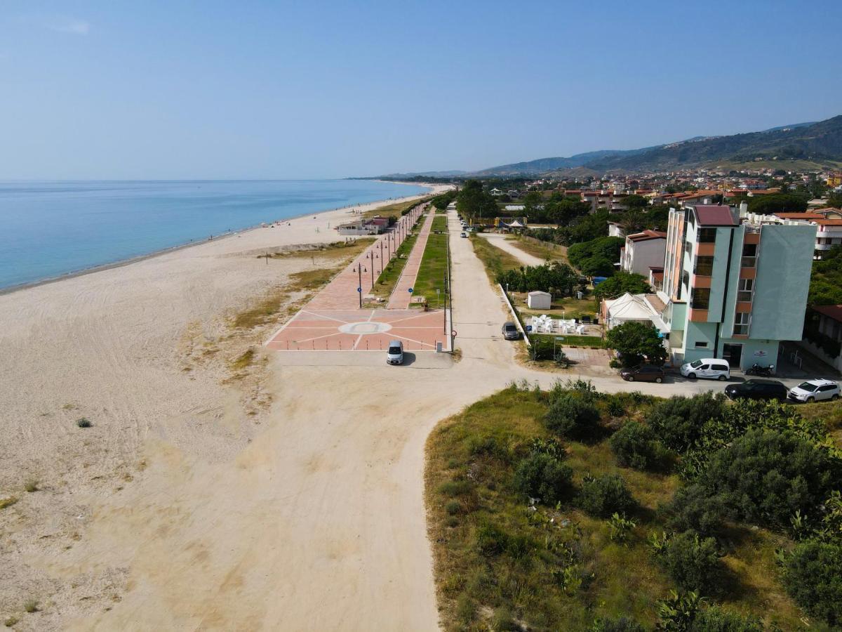 Hotel Rivabella Davoli Εξωτερικό φωτογραφία