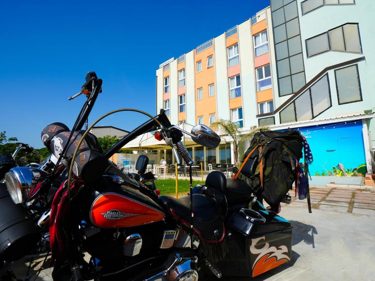 Hotel Rivabella Davoli Εξωτερικό φωτογραφία