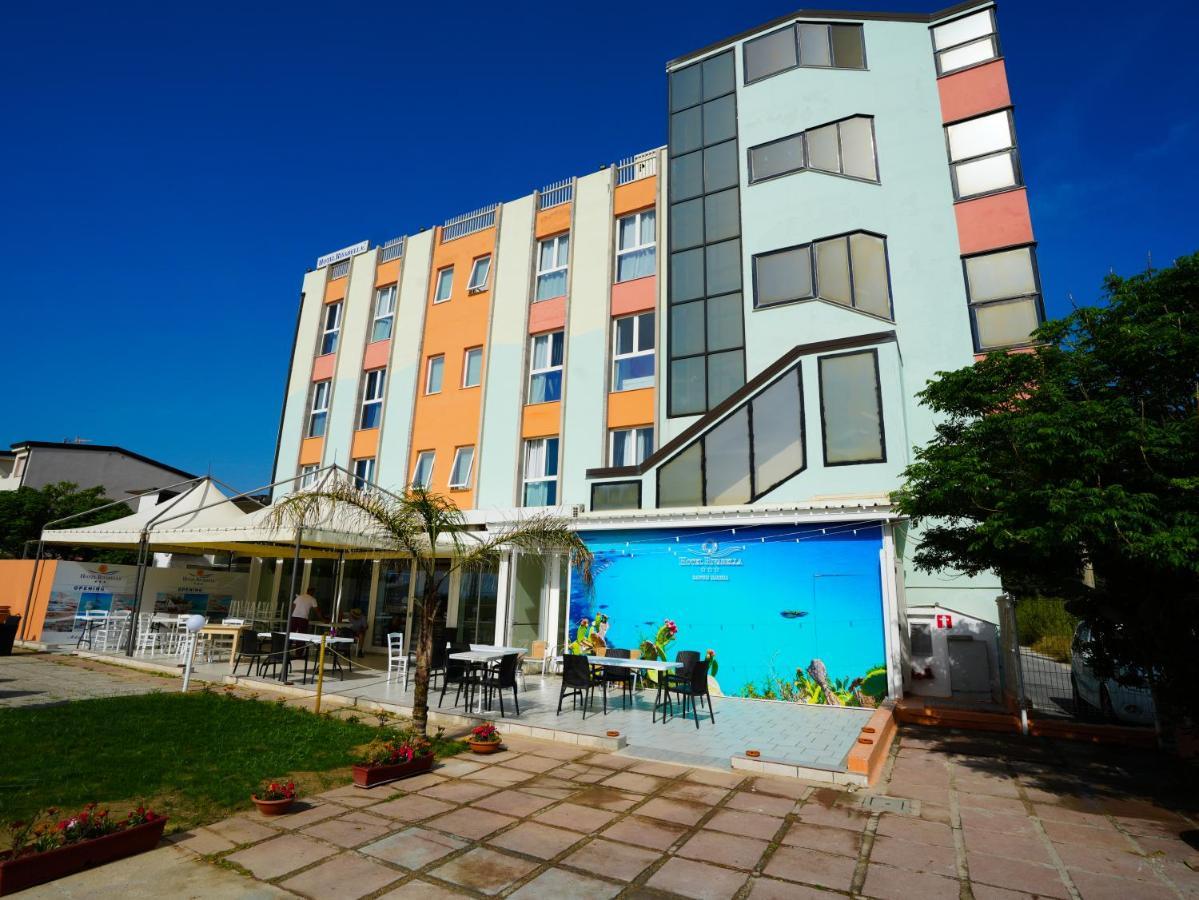 Hotel Rivabella Davoli Εξωτερικό φωτογραφία