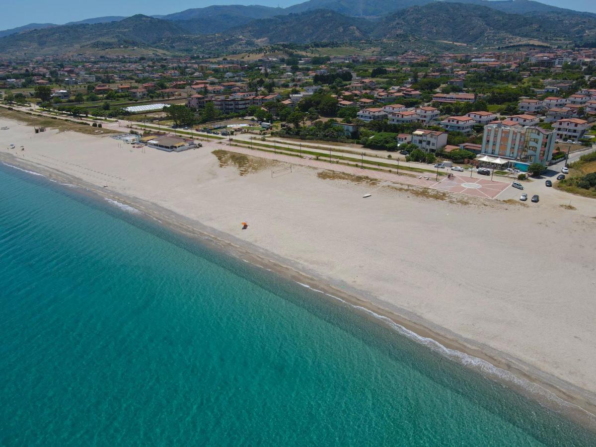 Hotel Rivabella Davoli Εξωτερικό φωτογραφία