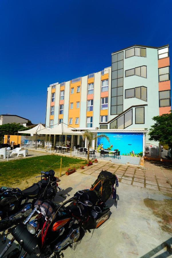 Hotel Rivabella Davoli Εξωτερικό φωτογραφία