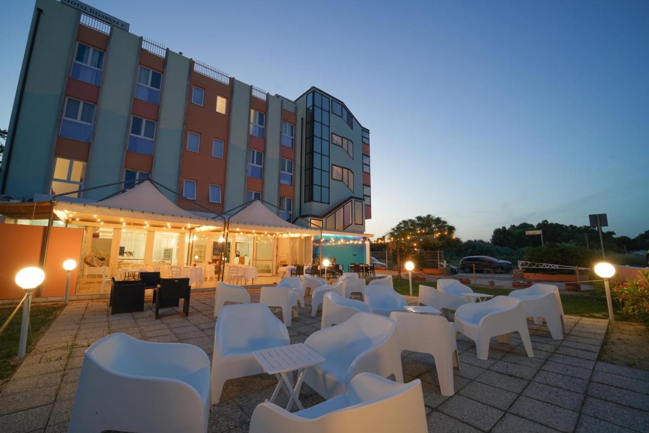 Hotel Rivabella Davoli Εξωτερικό φωτογραφία