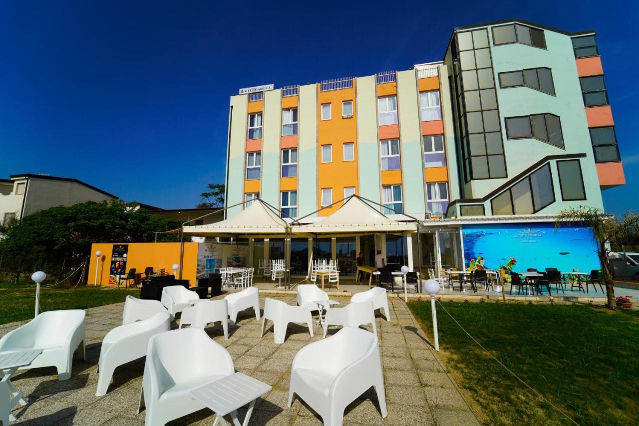 Hotel Rivabella Davoli Εξωτερικό φωτογραφία